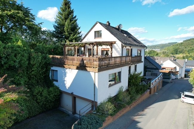 Foto Gro�z�giges Einfamilienhaus mit herrlicher Aussicht 