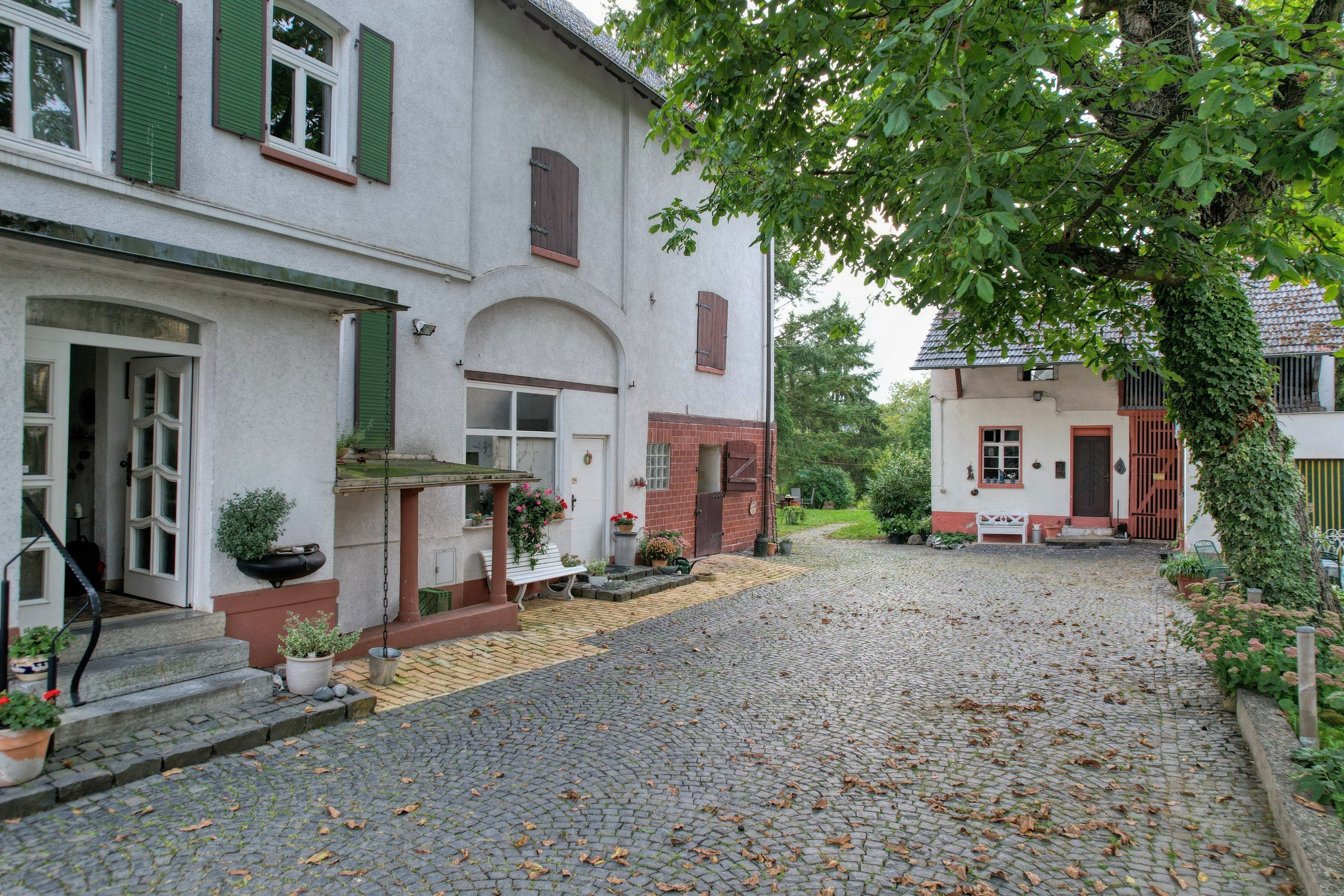 Foto Herrenhaus mit Stallung und park�hnlichem Grundst�ck 