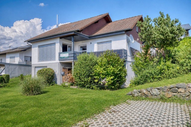 Frontansicht Lahnau / Waldgirmes Einfamilienhaus Modernes Zuhause mit Platz und Potenzial- provisionsfrei
