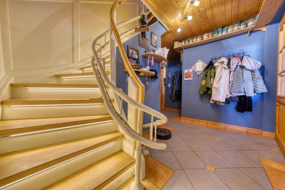 Flur EG Haupthaus Zweifamilienhaus Sch�ffengrund / Schwalbach