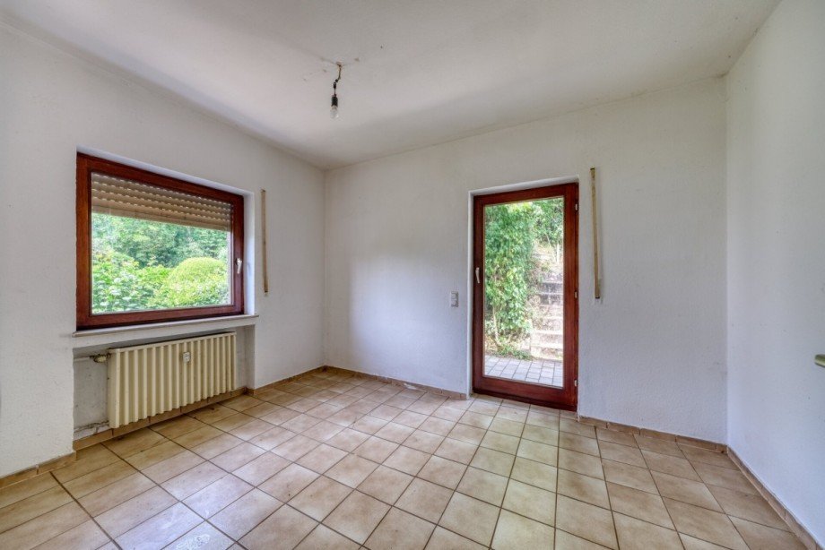 Zimmer Zweifamilienhaus Bischoffen