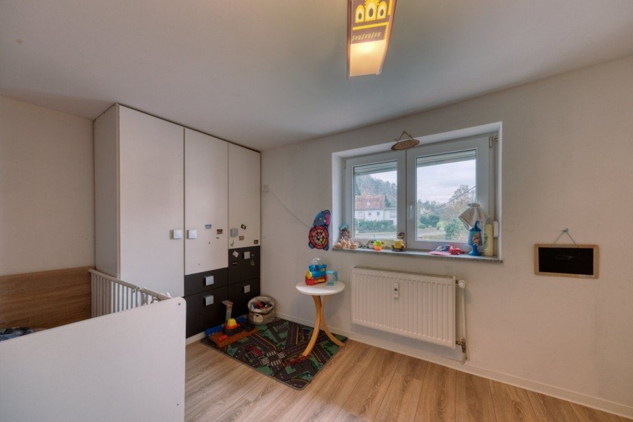 Schlafzimmer rechts Zweifamilienhaus Wetzlar / Nauborn