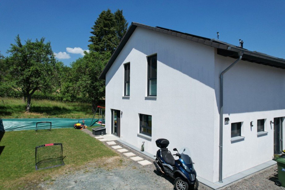 Au�enansicht mit Garten Doppelhaush�lfte Wettenberg / Launsbach