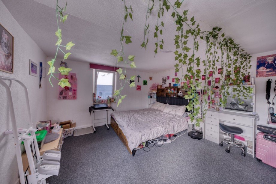Schlafzimmer links Zweifamilienhaus Wetzlar / Nauborn