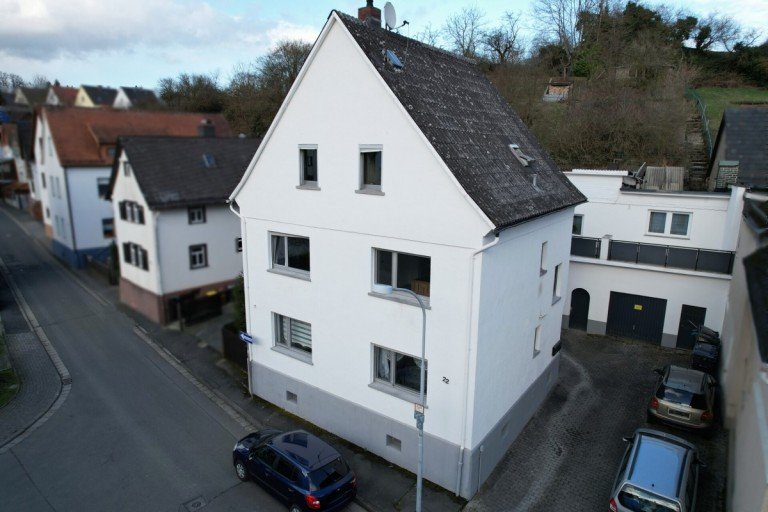 Au�enansicht Wetzlar / Naunheim Mehrfamilienhaus Vier Wohnungen. Laufende Einnahmen. Ein Investment. - provisionsfrei
