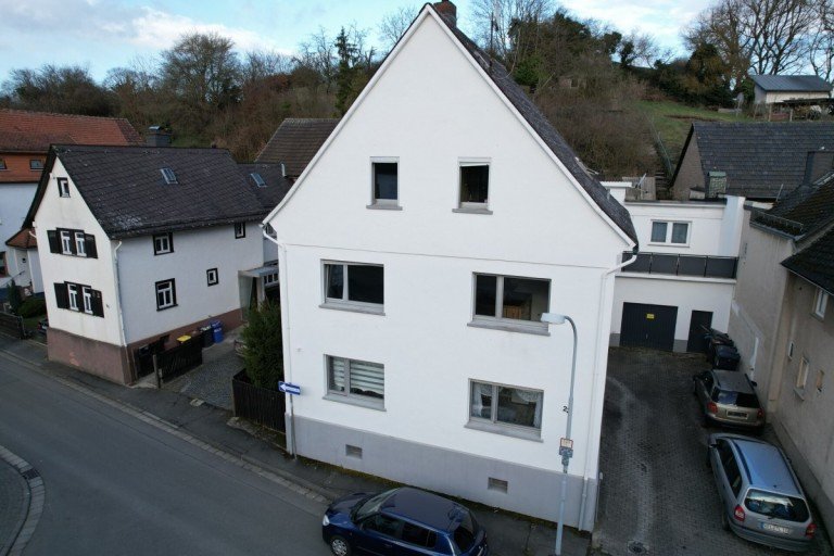 Titelbild Wetzlar / Naunheim Mehrfamilienhaus Solides Investment mit Bestand - provisionsfrei