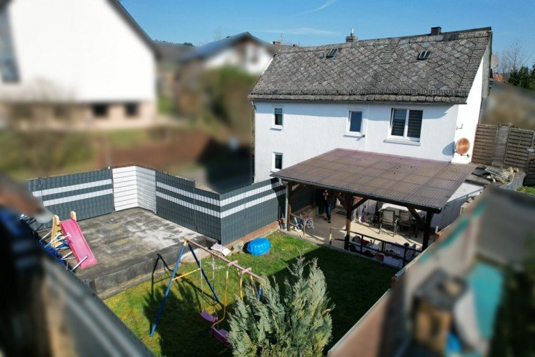 Titelbild Greifenstein / Allendorf Einfamilienhaus Gepflegtes Einfamilienhaus mit modernem Wohnkomfort - provisionsfrei