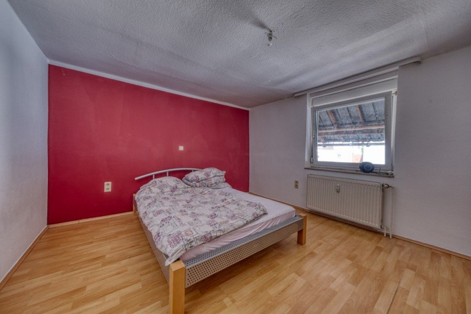 Schlafzimmer 1 ELW Zweifamilienhaus Sch�ffengrund / Schwalbach
