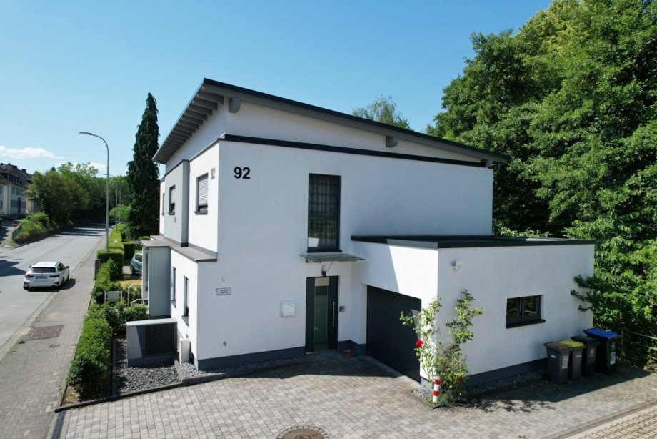 Seitenansicht_Hauseingang Haus Wetzlar
