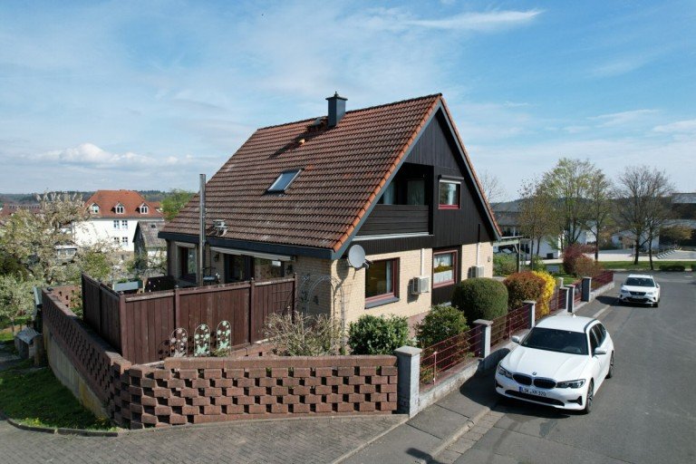 Titelbild Wettenberg / Krofdorf-Gleiberg Einfamilienhaus Haus mit Einliegerwohnung und Weitblick in ruhiger Lage - provisionsfrei
