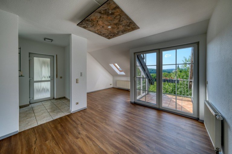 Wohnbereich Hohenahr / Altenkirchen Dachgeschosswohnung Wohnen mit viel Licht und Raum