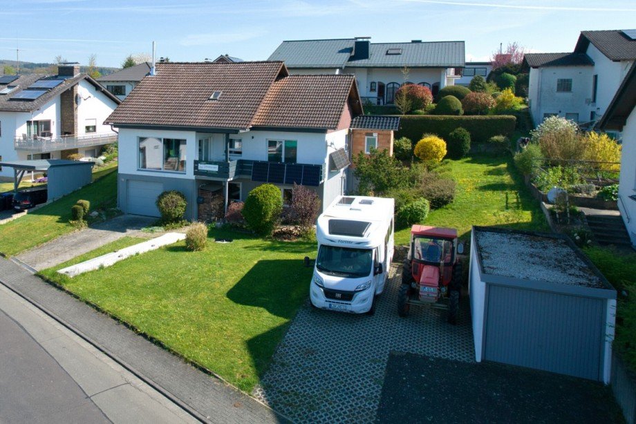 Gesamtansicht mit Garage Einfamilienhaus Lahnau / Waldgirmes