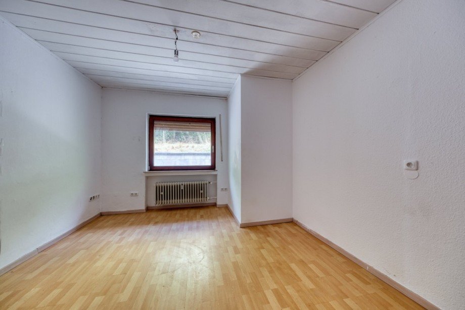 2 Schlafzimmer Zweifamilienhaus Bischoffen