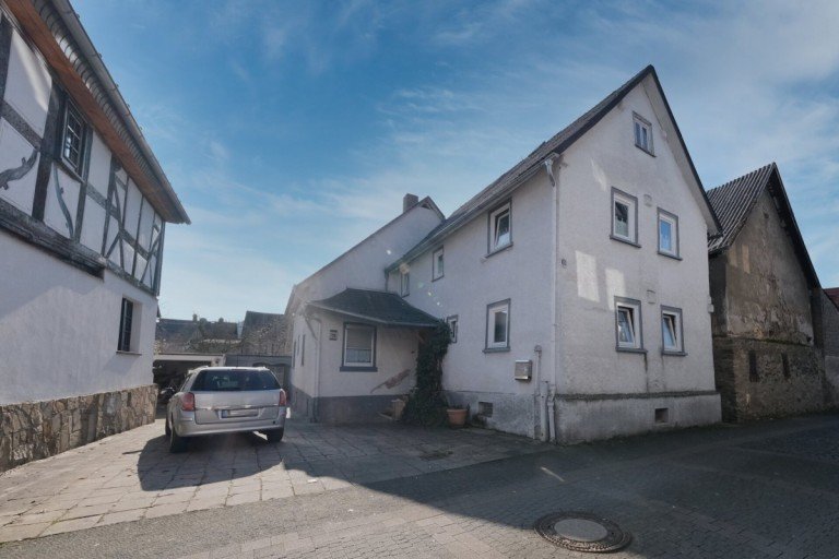 Frontansicht A�lar Zweifamilienhaus Gro�z�gige Immobilie mit Potenzial in zentraler Lage von A�lar - provisionsfrei