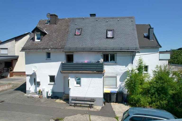 Frontansicht Wetzlar / Nauborn Zweifamilienhaus Vermietetes Doppelhaus mit 6,9% Rendite - provisionsfrei