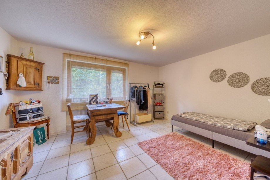 Schlafzimmer Souterrainwohnung Solms / Niederbiel