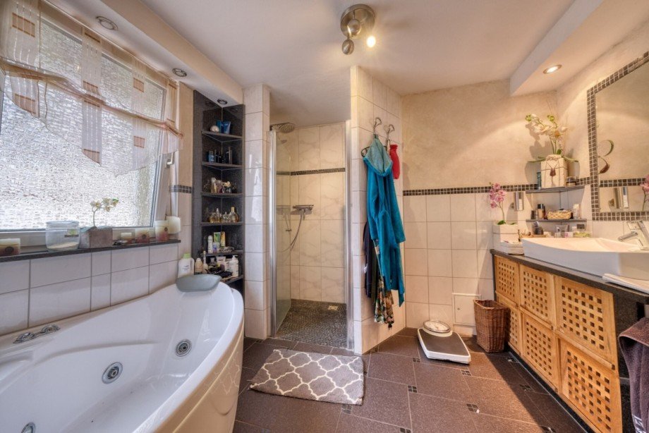 Bad Haupthaus Zweifamilienhaus Sch�ffengrund / Schwalbach